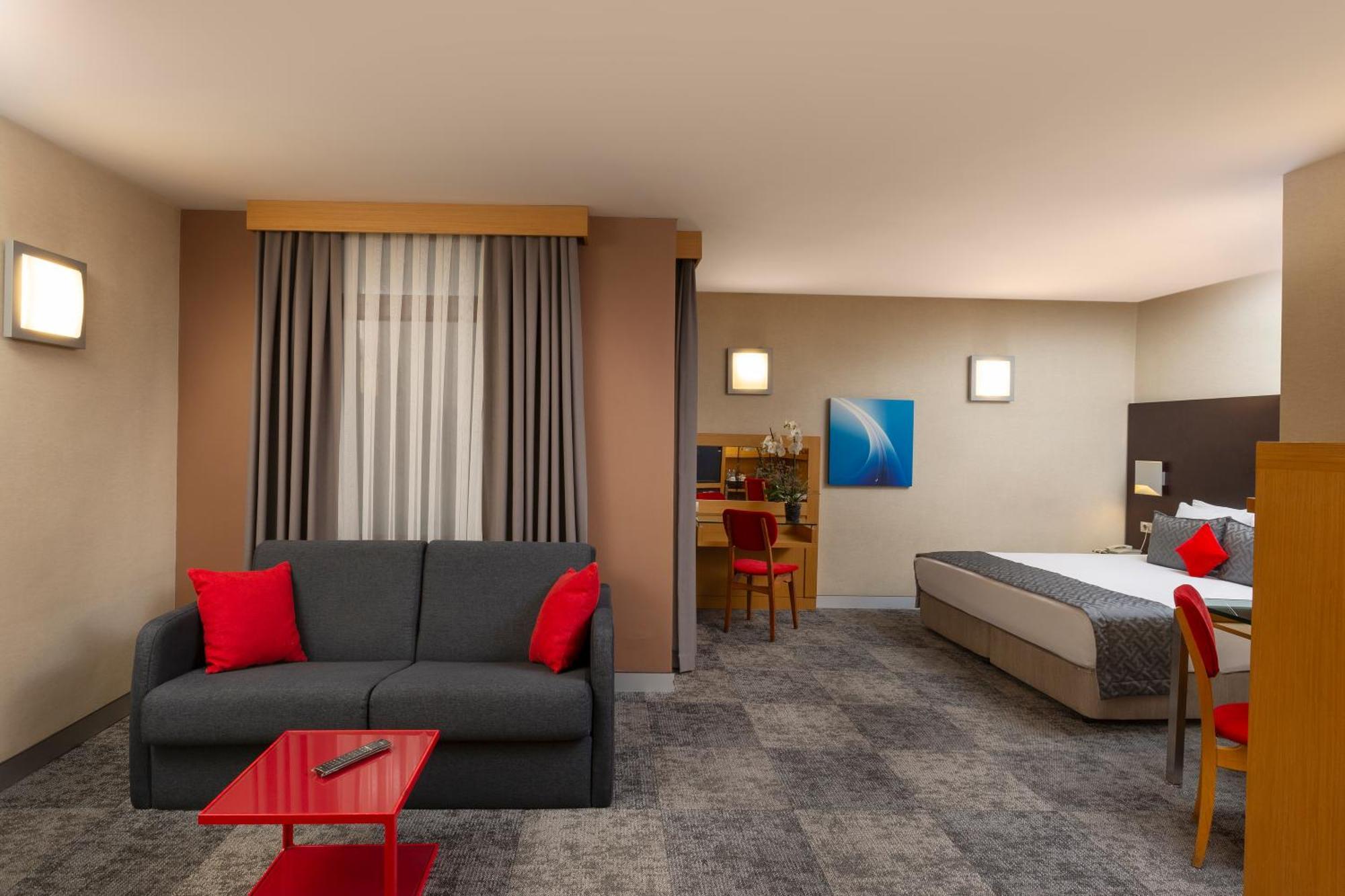 Deluxe Family Room