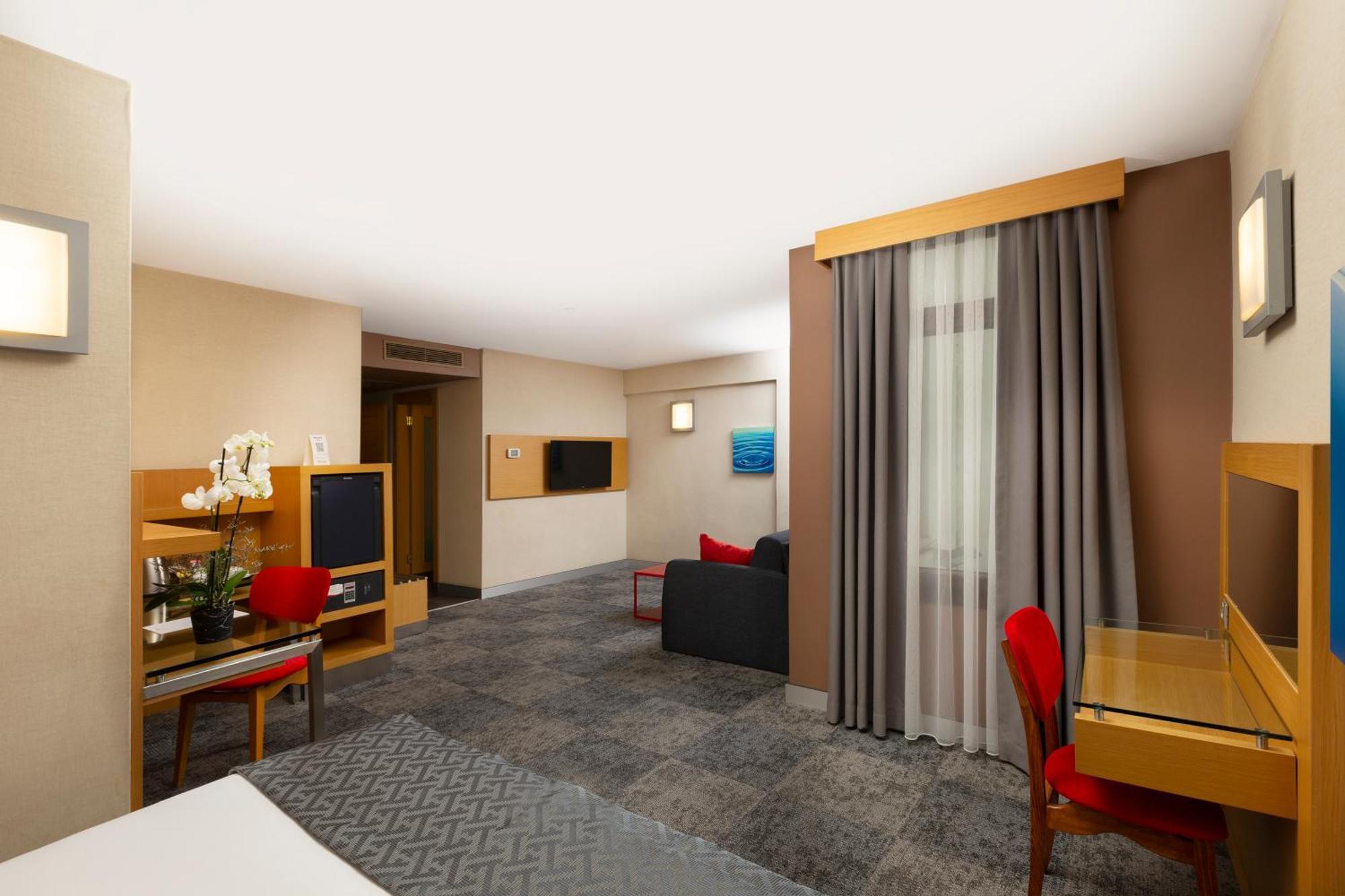 Deluxe Family Room