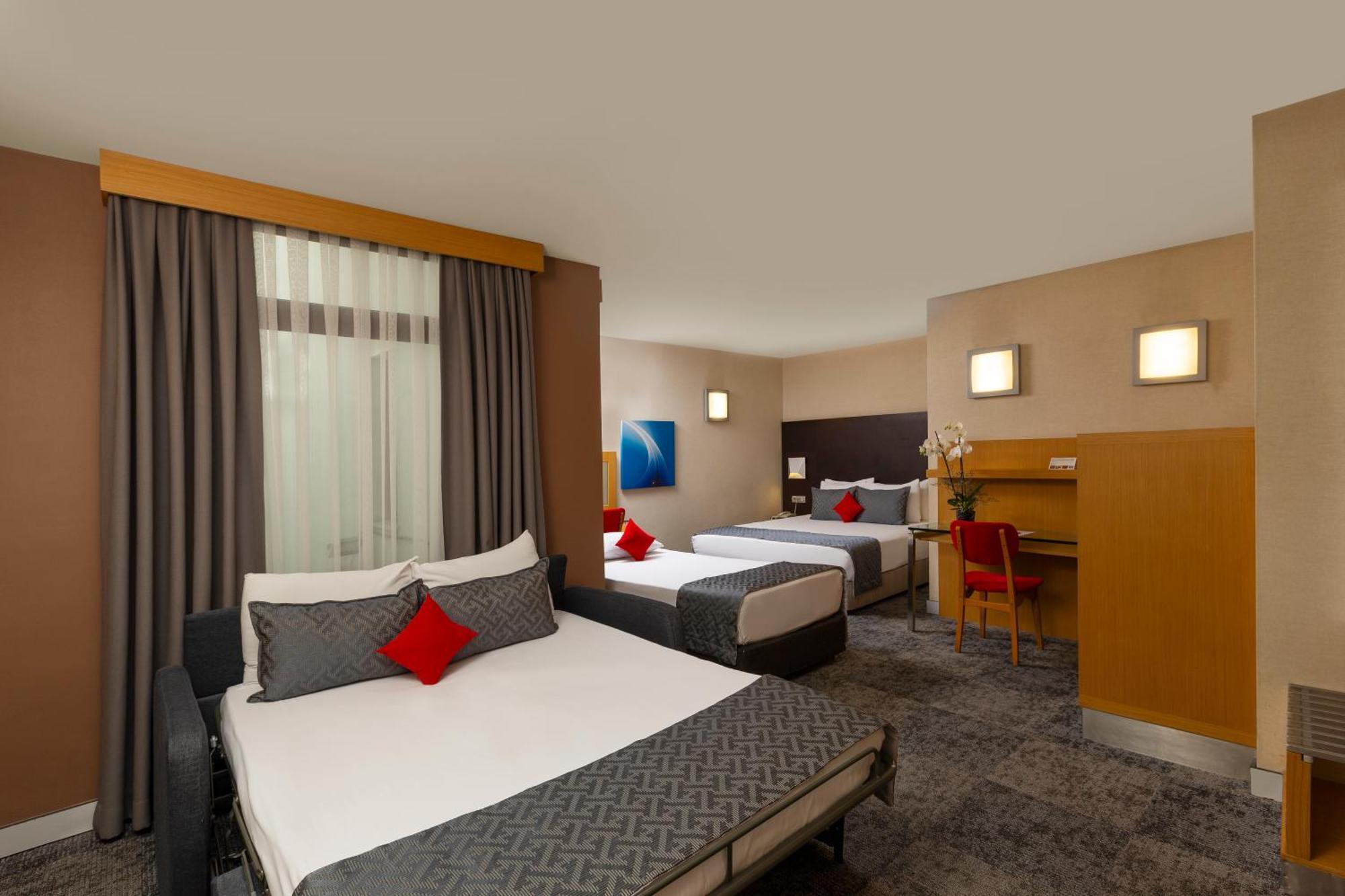 Deluxe Family Room