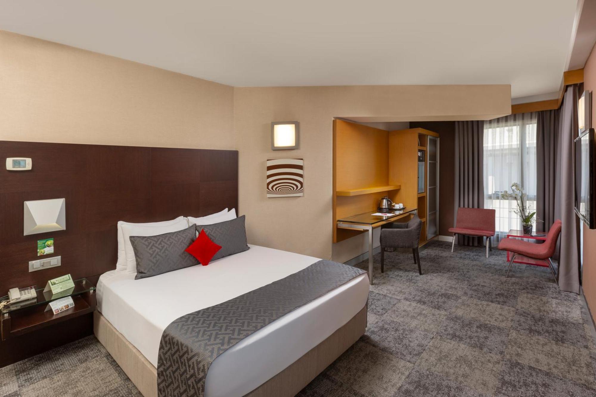Deluxe Corner Room,1609719215:JPEG